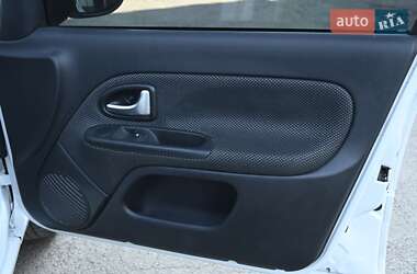 Хэтчбек Renault Clio 2010 в 