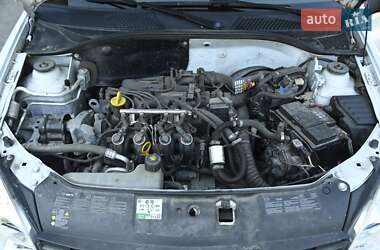 Хэтчбек Renault Clio 2010 в 