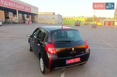 Хэтчбек Renault Clio 2007 в 