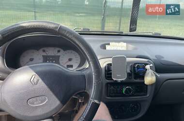Хэтчбек Renault Clio 2001 в 
