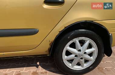 Хэтчбек Renault Clio 2001 в 
