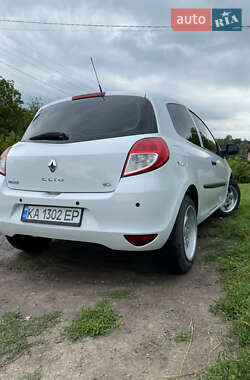 Хэтчбек Renault Clio 2012 в 
