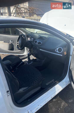 Хэтчбек Renault Clio 2012 в 
