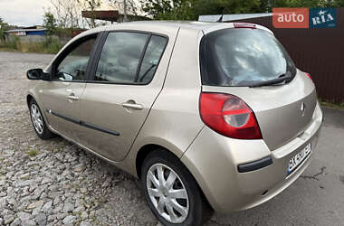 Хэтчбек Renault Clio 2007 в 