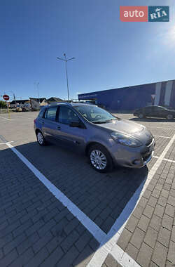 Хэтчбек Renault Clio 2010 в 
