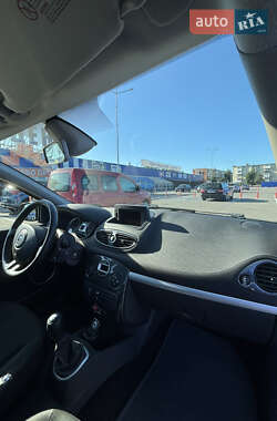 Хэтчбек Renault Clio 2010 в 