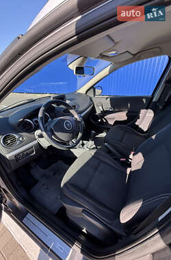 Хэтчбек Renault Clio 2010 в 