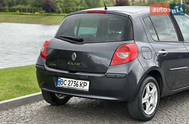 Хэтчбек Renault Clio 2007 в 
