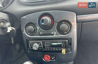 Хэтчбек Renault Clio 2007 в 