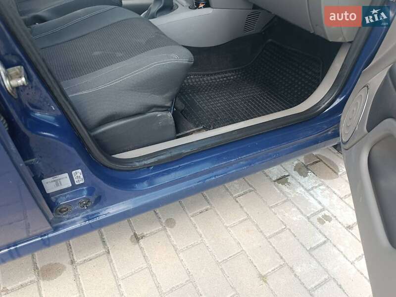 Седан Renault Clio 2010 в Сумах