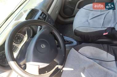 Хэтчбек Renault Clio 2002 в 