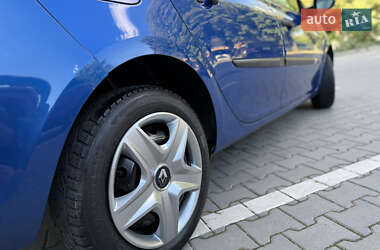Хэтчбек Renault Clio 2009 в 