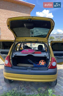 Хэтчбек Renault Clio 2002 в 