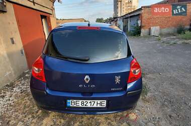 Хэтчбек Renault Clio 2006 в 