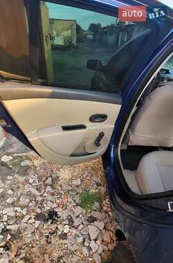 Хэтчбек Renault Clio 2006 в 