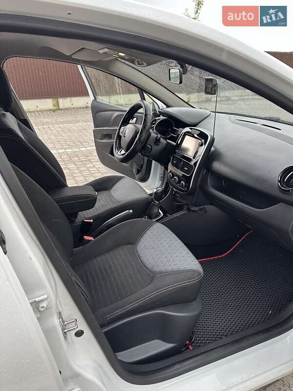 Хэтчбек Renault Clio 2016 в Львове