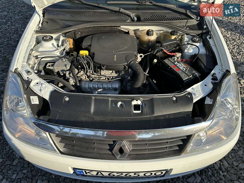 Седан Renault Clio 2010 в Смеле