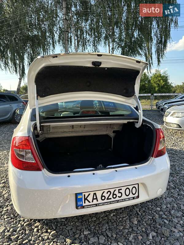 Седан Renault Clio 2010 в Смеле