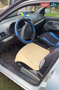 Хэтчбек Renault Clio 2003 в 