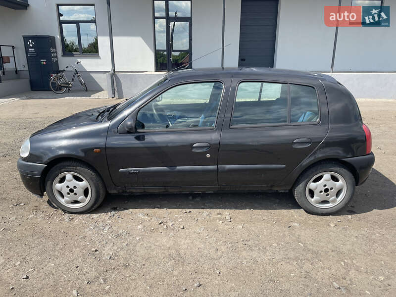Хэтчбек Renault Clio 2000 в Турийске