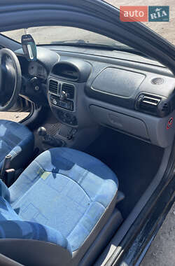 Хэтчбек Renault Clio 2000 в 