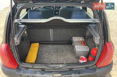 Хэтчбек Renault Clio 2000 в 