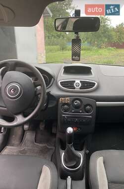 Хэтчбек Renault Clio 2011 в 