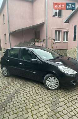Хэтчбек Renault Clio 2011 в 