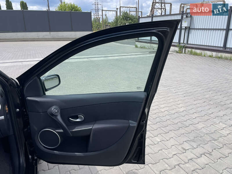 Хэтчбек Renault Clio 2008 в Луцке