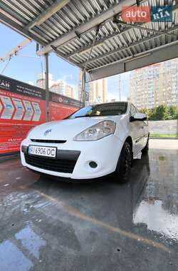 Хэтчбек Renault Clio 2011 в 