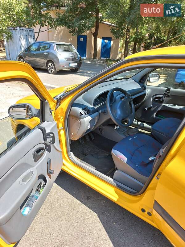 Хэтчбек Renault Clio 2001 в Одессе