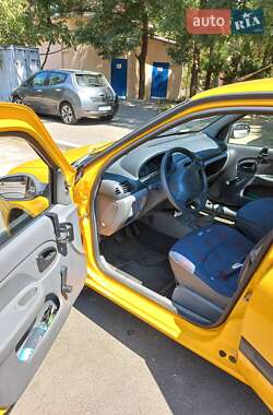 Хэтчбек Renault Clio 2001 в 