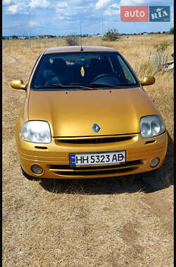 Хетчбек Renault Clio 2001 в Южному