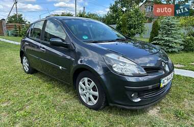 Хэтчбек Renault Clio 2006 в 