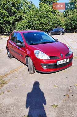 Хэтчбек Renault Clio 2007 в 