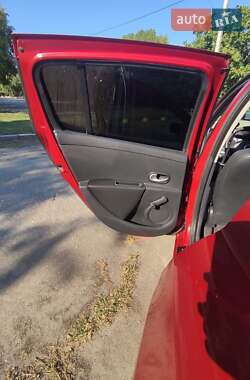 Хэтчбек Renault Clio 2007 в 