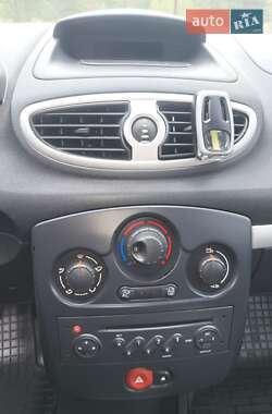 Хэтчбек Renault Clio 2007 в 