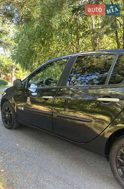 Хэтчбек Renault Clio 2011 в 