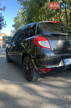 Хэтчбек Renault Clio 2011 в 