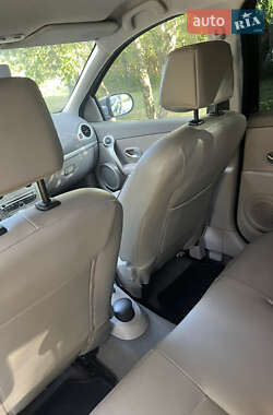 Хэтчбек Renault Clio 2011 в 