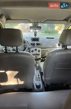 Хэтчбек Renault Clio 2011 в 