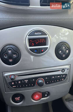 Хэтчбек Renault Clio 2011 в 