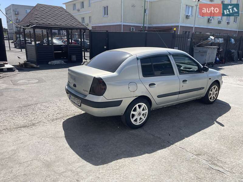Хэтчбек Renault Clio 2003 в Киеве
