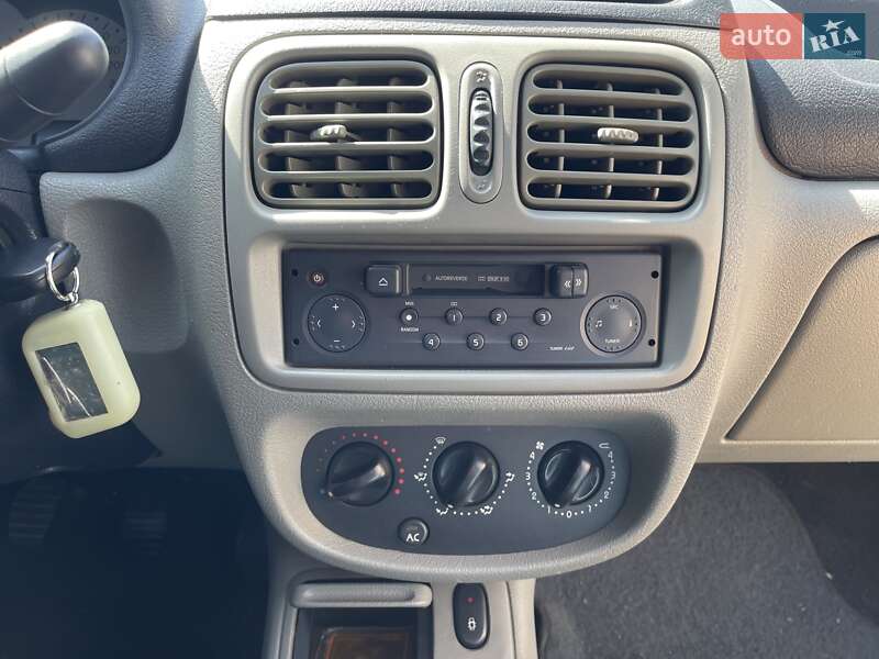 Хэтчбек Renault Clio 2003 в Киеве