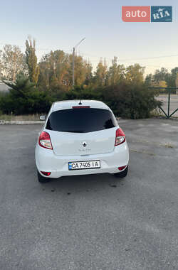 Хэтчбек Renault Clio 2010 в 