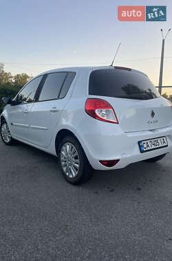 Хэтчбек Renault Clio 2010 в 