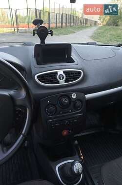 Хэтчбек Renault Clio 2012 в 