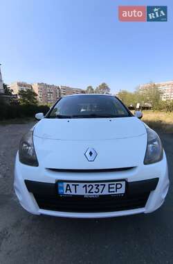 Хэтчбек Renault Clio 2012 в 