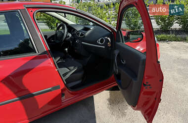 Хэтчбек Renault Clio 2009 в 