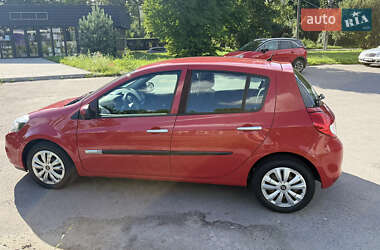 Хэтчбек Renault Clio 2009 в 